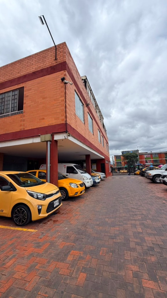 Fachada del conjunto y parqueadero Bosa
