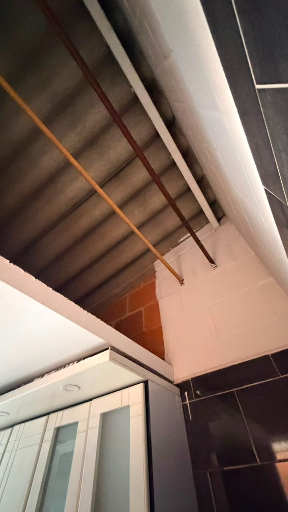 Detalle del altillo y techo Bosa