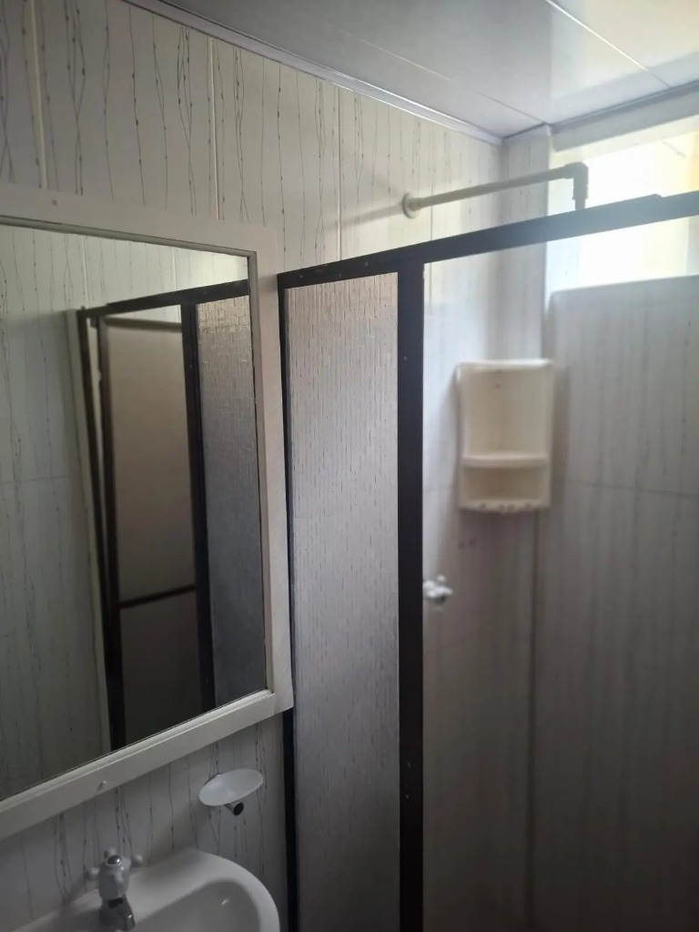 Segundo baño con división y sanitario Flandes