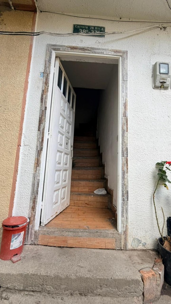 Entrada y escaleras de acceso independientes Guacamayas