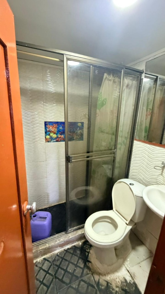 Segundo baño con división en vidrio Guacamayas