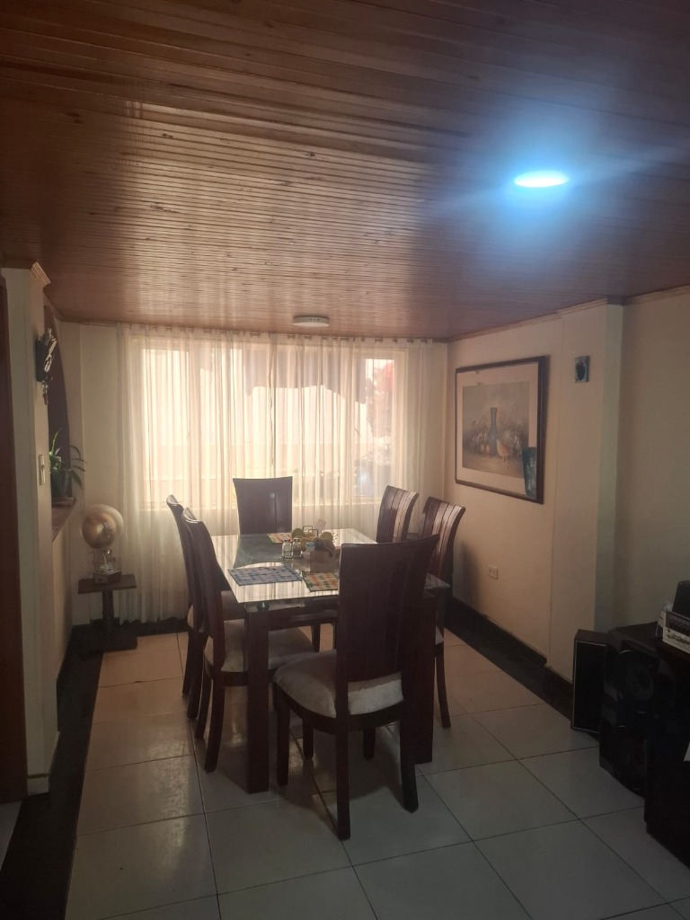 Comedor amplio con techos en madera machimbre San Mateo Soacha