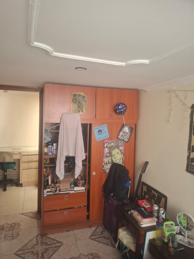 Habitación con clóset empotrado en madera de piso a techo San Mateo