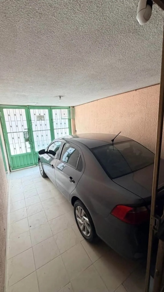 Garaje privado cubierto casa Soacha