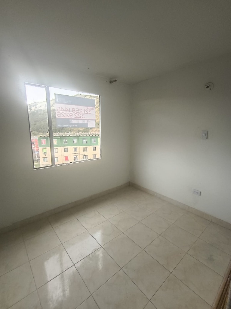 Habitación principal con ventanal y luz natural Los Molinos