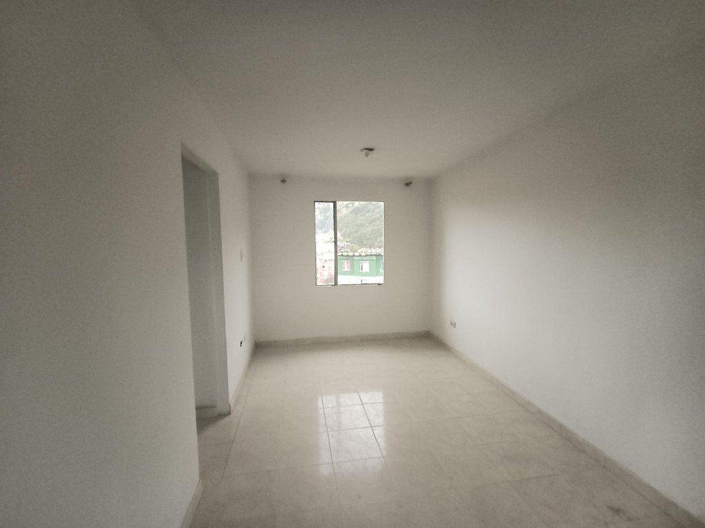 Sala-comedor amplia con vista hacia el ventanal Los Molinos
