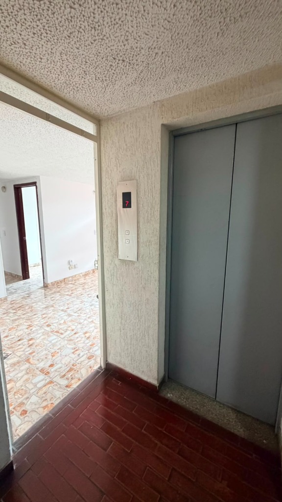 Hall de ascensor del edificio Madelena