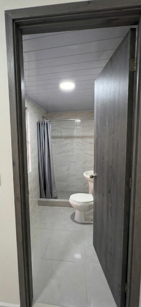 Baño completo enchapado La Ilusión 1 Soacha