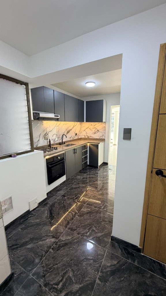 Cocina integral de lujo en granito y luces LED Teusaquillo