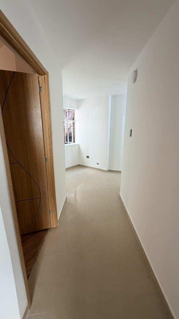 Hall de acceso y carpintería de madera Teusaquillo